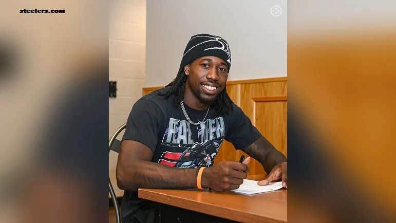 Steelers' Corner Joey Porter Jr Signing His Rookie Contract