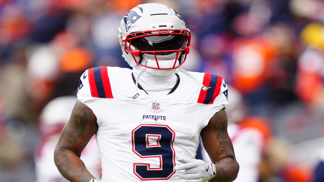 Kayshon Boutte plays in the Patriots versus Broncos game.