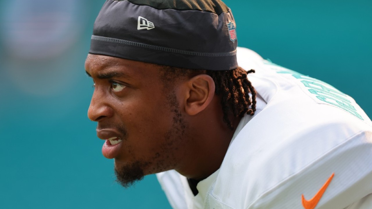 Ollie Gordon II (0) looks on during practice