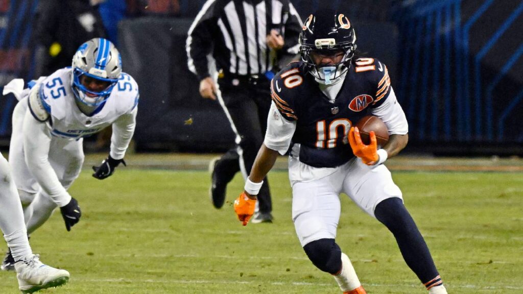Chicago Bears wide receiver Luther Burden III (10) runs with the ball against the Detroit Lions during the second half at Soldier Field.