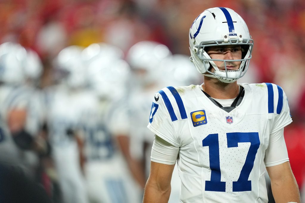 Daniel Jones walks away without a win in a dogfight with the Chiefs, ahead of Colts vs.Texans
