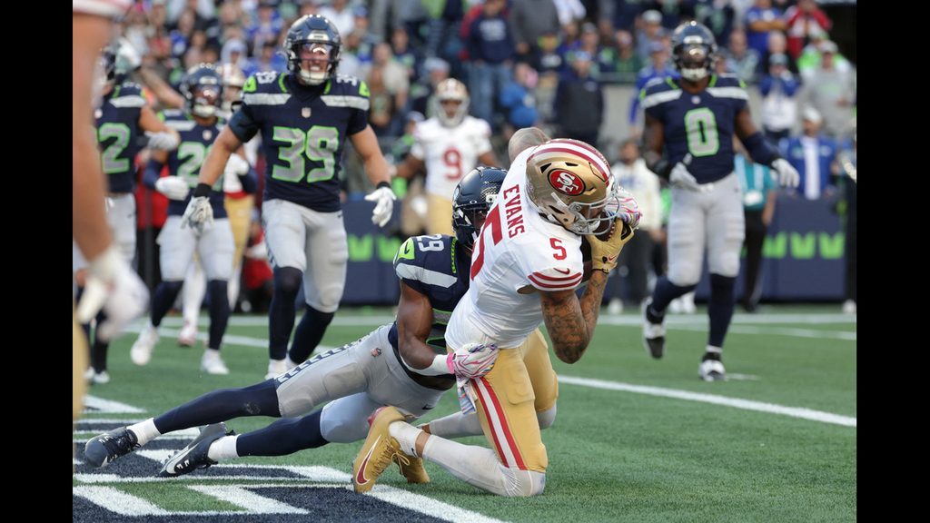 Mike Evans catches a two-point conversion vs. The Seahawks